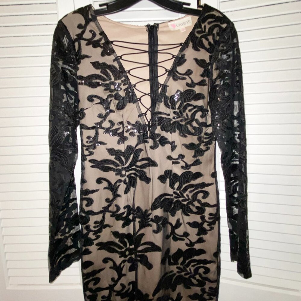 ***********BEAUTIFUL BLACK DRESS WITH SEQUINS AND LACE************